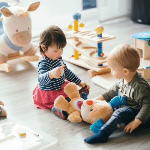 Enfants jouant